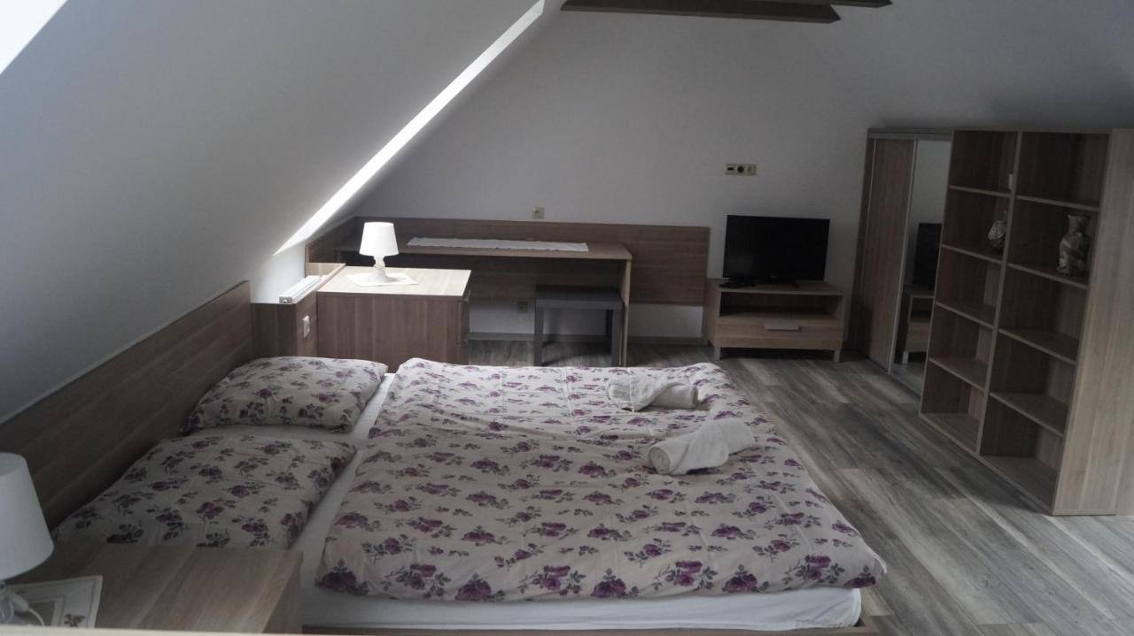 Penzion Jolla Červený Kláštor Buitenkant foto